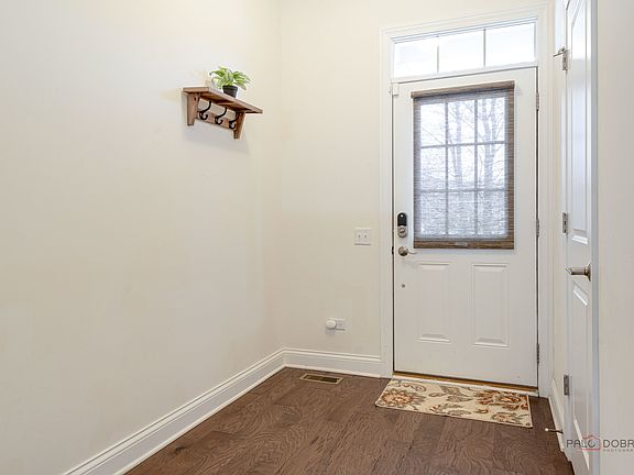 3rd image of 286 Belmont Dr
