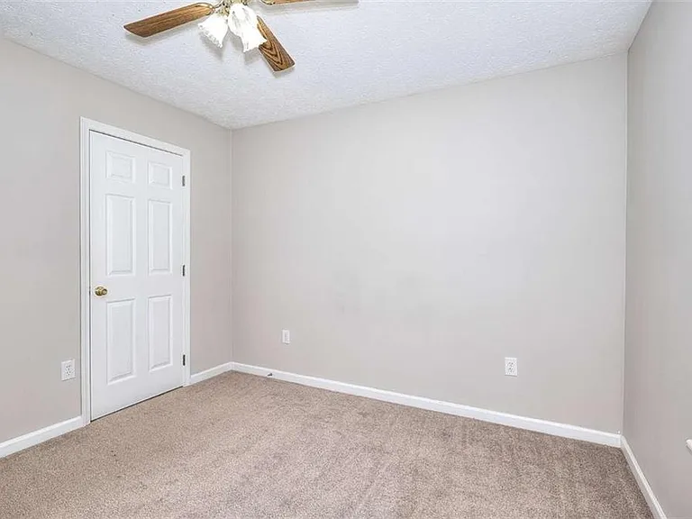 4160 Janel Ln — Photo 4