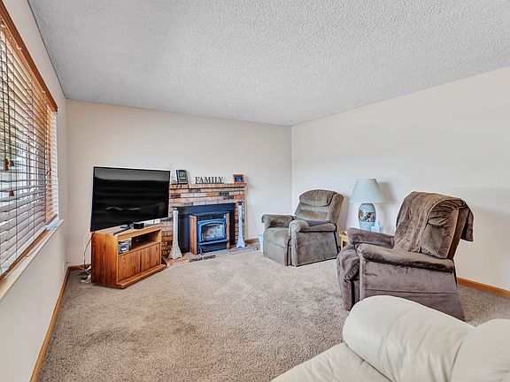 3rd image of 359 Bowline Dr