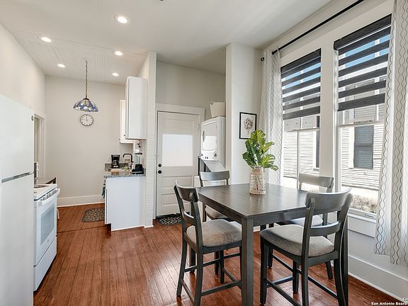 3rd image of 732 Lamar St #1