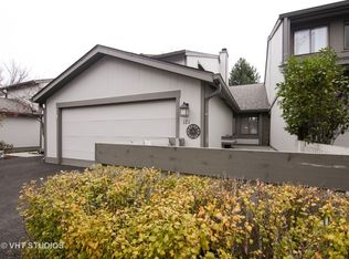 121 New Castle Ct, Rolling Meadows, IL 60008