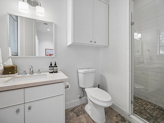 5th image of 2423 Waugh Dr