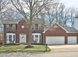 928 Pheasant Woods Dr, Ballwin, MO 63021