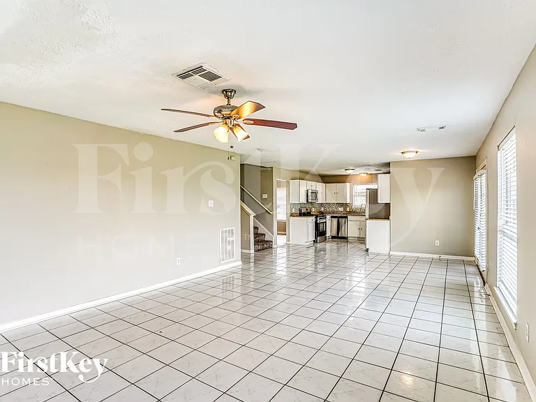 518 Foxglove Dr — Photo 4