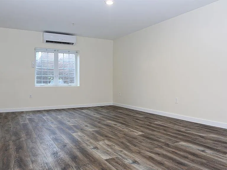 111 Glenwood Avenue — Photo 5
