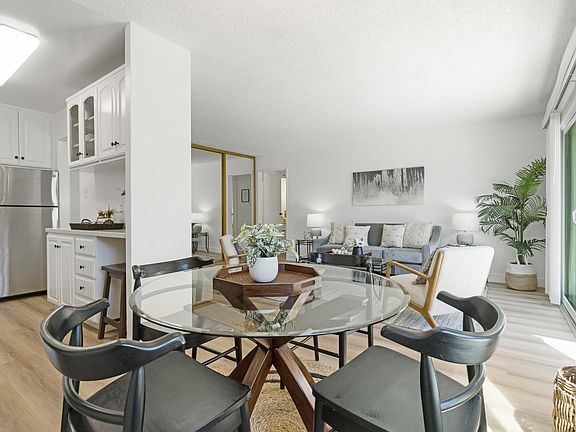 4th image of 819 N Humboldt St APT 209