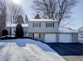285 N Creek Xing, Rochester, NY 14612