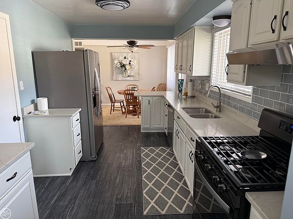 3rd image of 34639 Jerome St
