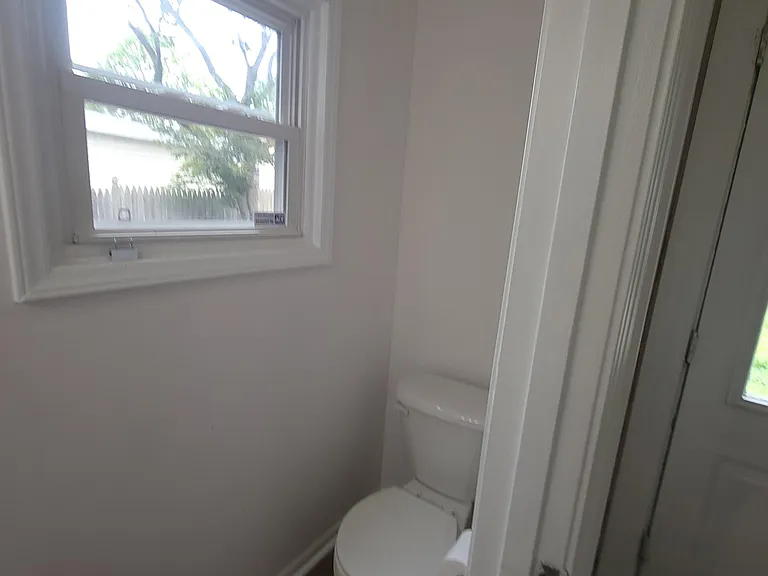 1401 Grant St — Photo 9