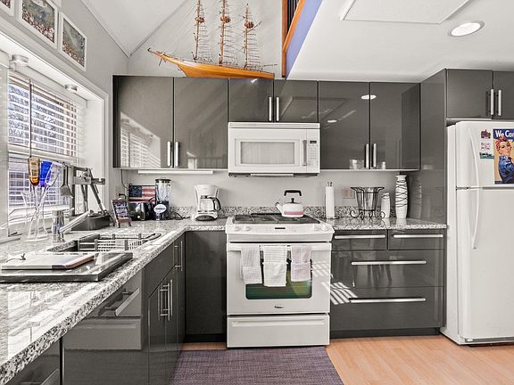 5th image of 109 Seaview Avenue #10