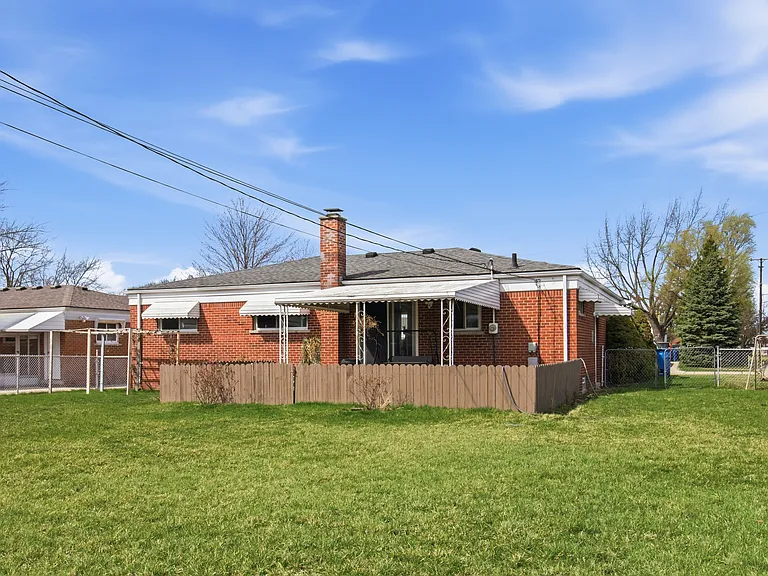 13348 Champaign Ave — Photo 16