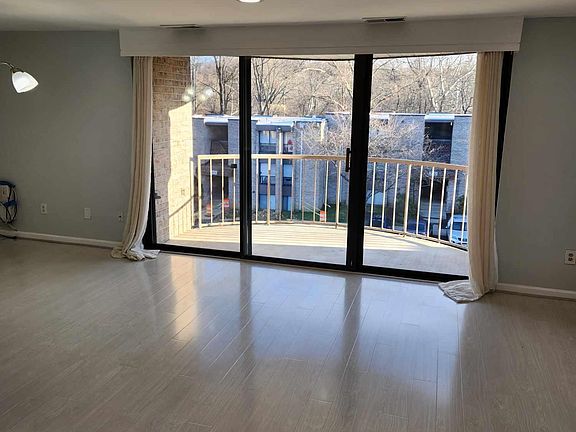 3rd image of 3318 Huntley Square Dr APT A-1