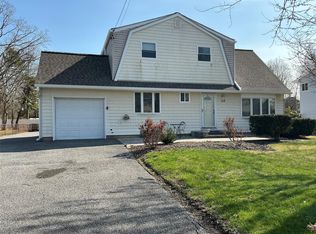 110 Peach St, Brentwood, NY 11717