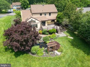 13 Colonial Dr, Newtown, PA 18940