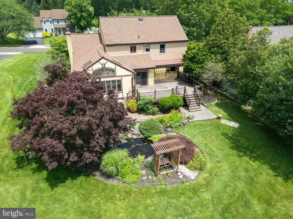 13 Colonial Dr, Newtown, PA 18940