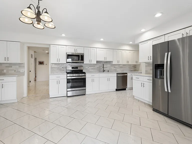 15 W Bradford Ave — Photo 9