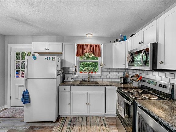 5th image of 7 Bewdley Cir