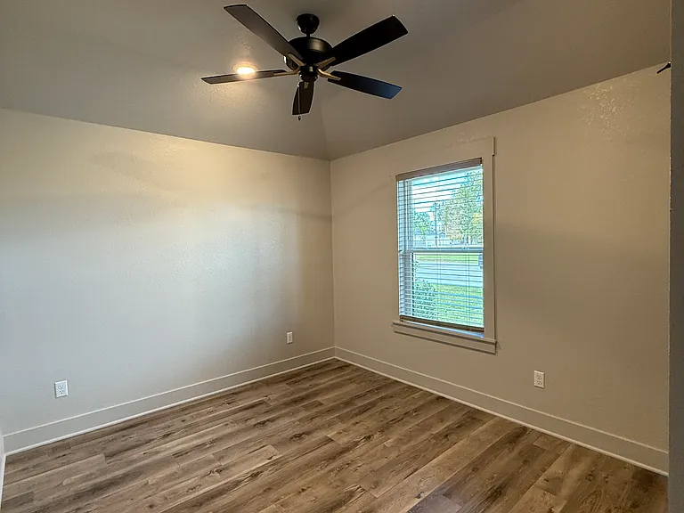 109 W Louisiana St — Photo 12