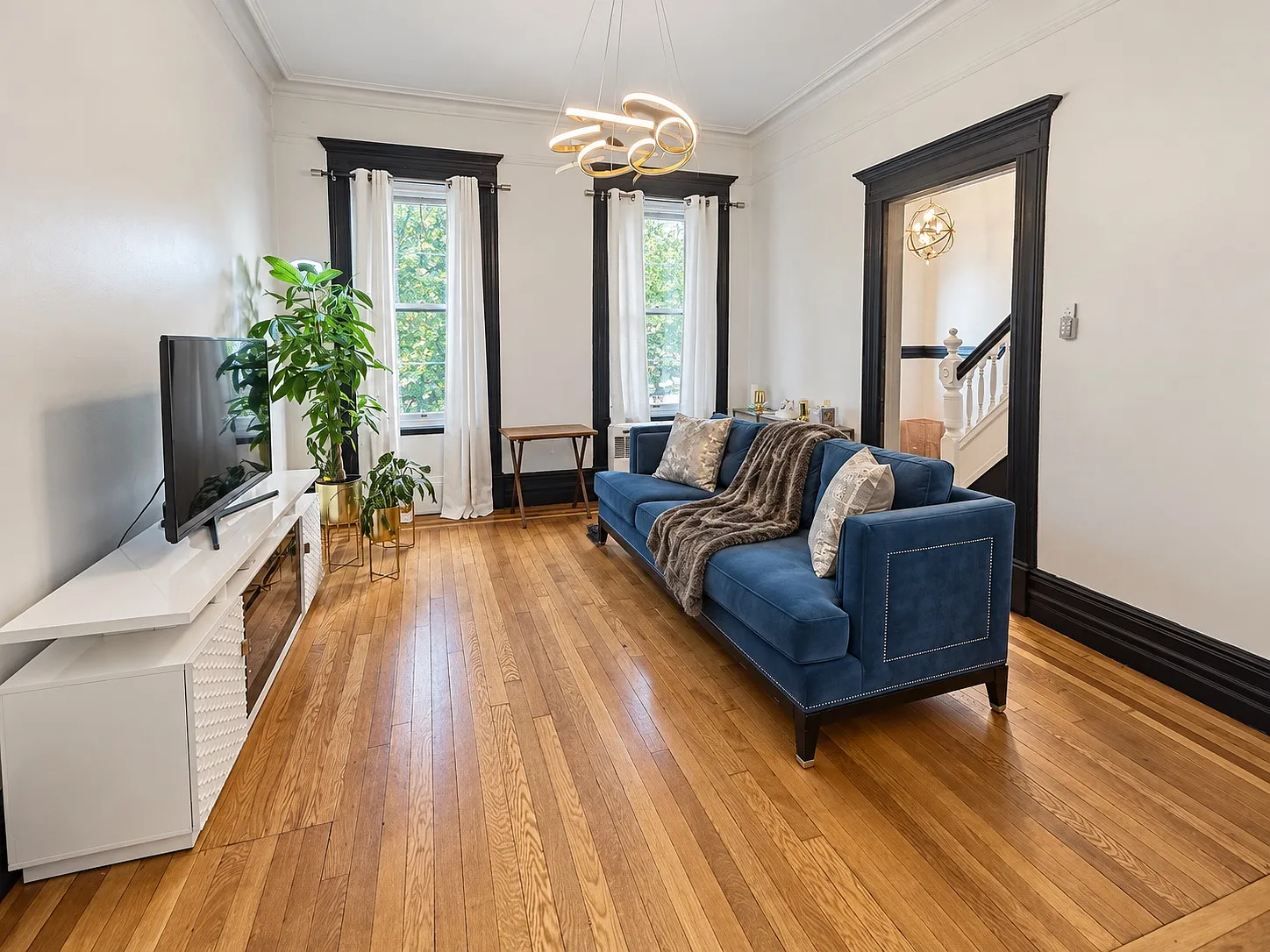 3 bed, 1332 sqft, $3,200 — Photo 2