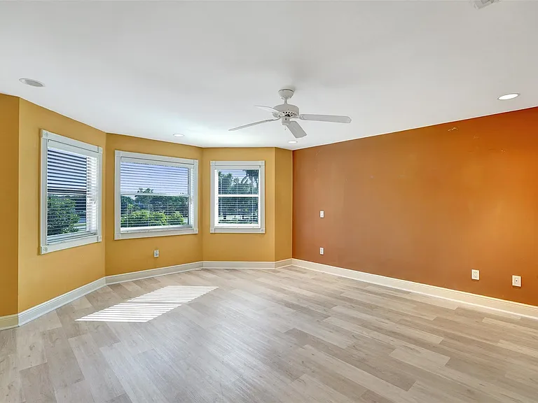 10902 Tamoron Ln — Photo 29