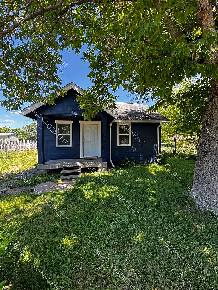 3133 Woodrow — Photo 1