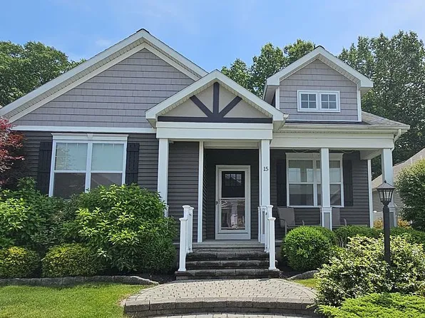 15 Vettura Ct, Malta, NY 12020