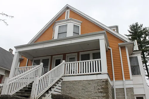 1117 N College Photo 1