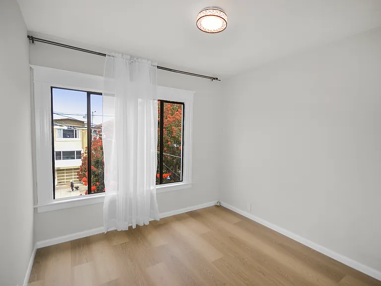 1129-1133 Balboa St #1129 — Photo 2