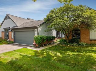 2815 Lochmoor Blvd, Lake Orion, MI 48360