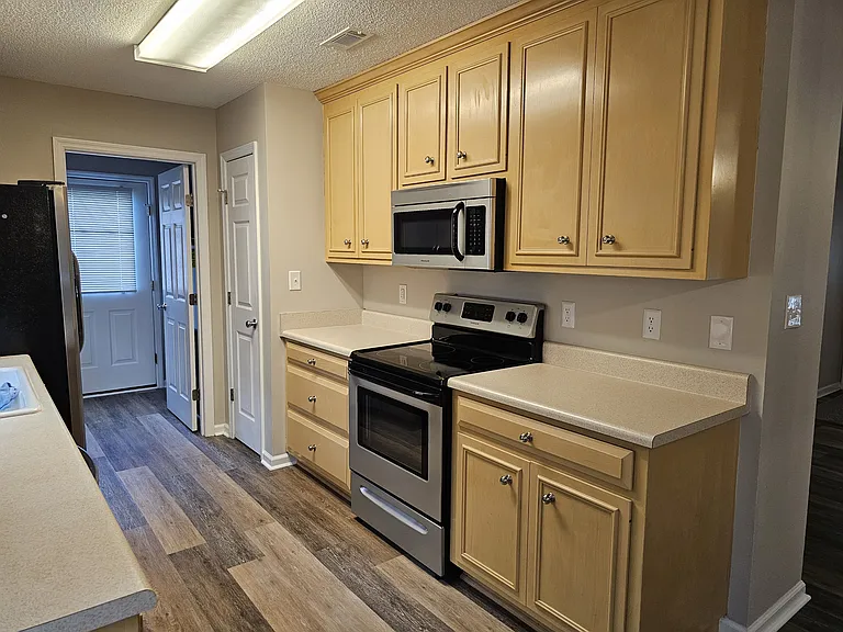 2602 Davis Ave — Photo 5
