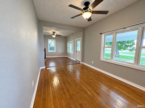 5th image of 402 2nd St