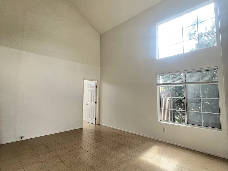 9250 Longridge Way — Photo 4