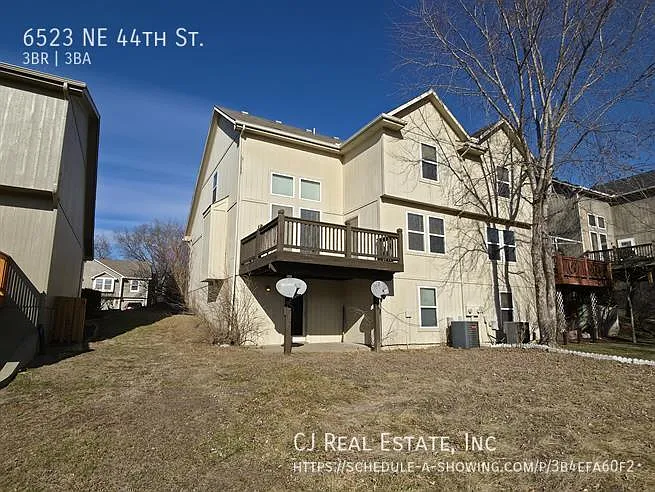 6523 NE 44th St — Photo 11