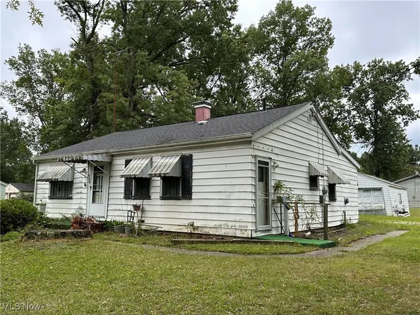 2501 Kenwood Dr SW, Warren, OH 44485