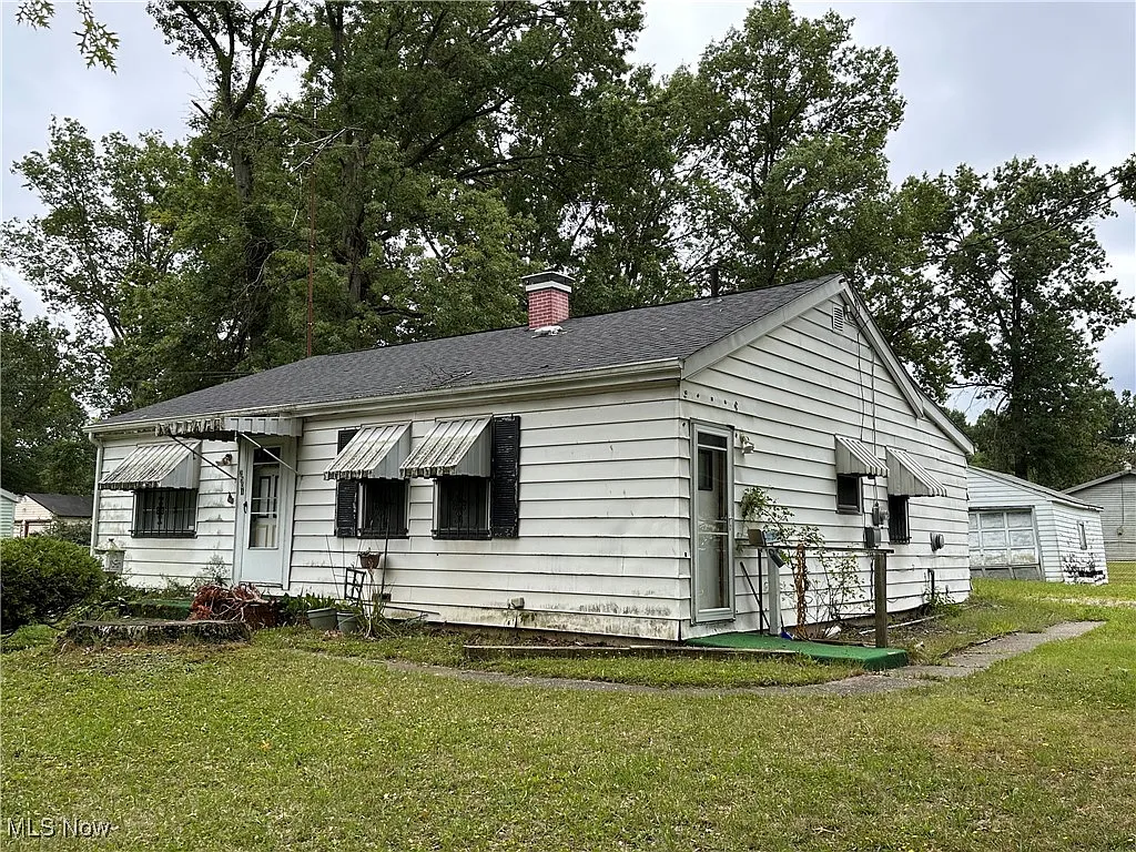 2501 Kenwood Dr SW photo 1