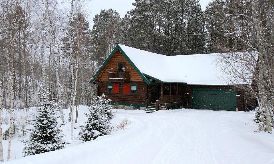 Stunning 5 bedroom, 3 bath log home overlooking the 12th hole of Legends Golf Couse. The home is situated on a private, heavily wooded 1.1 acre Cul-De-Sac lot. Professionally landscaped.