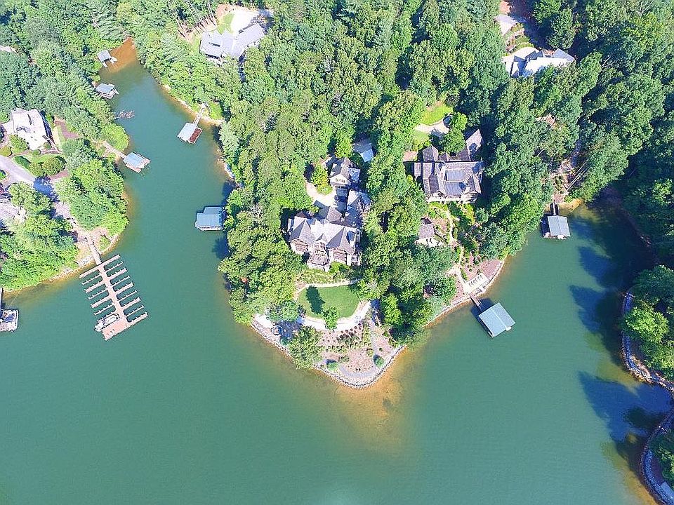 2nd image of 111 Hawthorn Way
