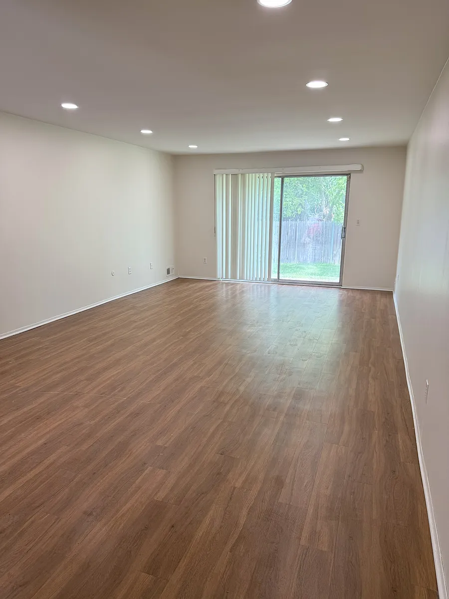 Building Photo - 26572 Franklin Pointe Dr