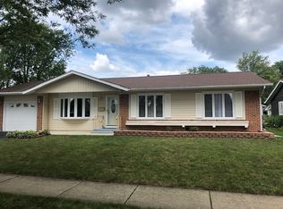 266 Trowbridge Rd, Elk Grove Village, IL 60007