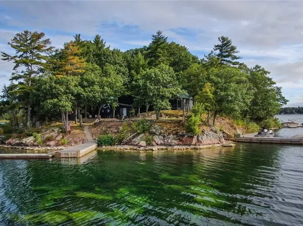 1 Mink Is, Hammond, NY 13646