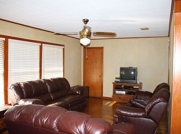 3rd image of 381 Private Road 5110