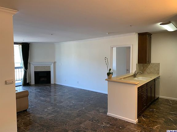 5th image of 7320 Hawthorn Ave APT 407