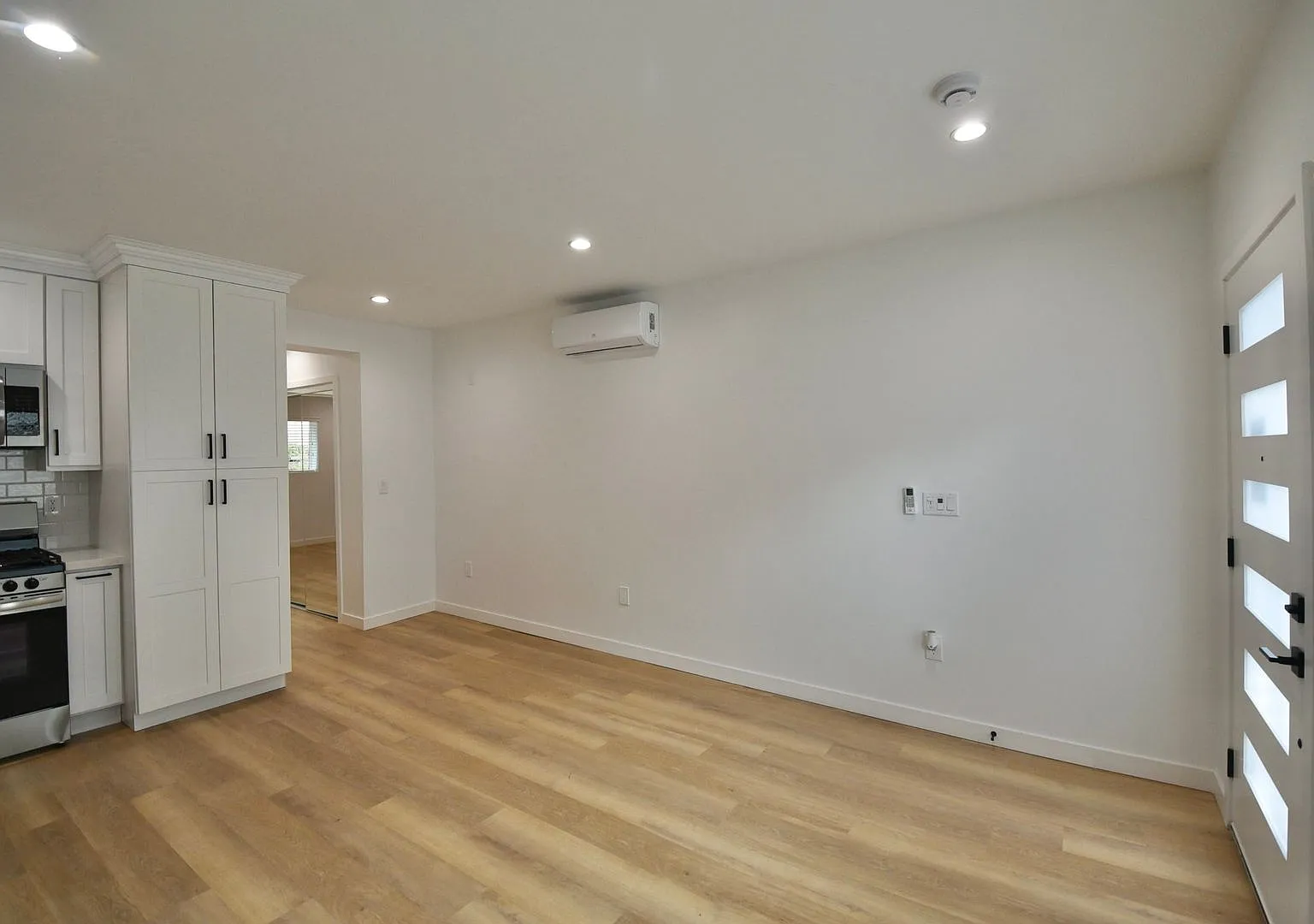 12241 Burbank Blvd — Photo 4