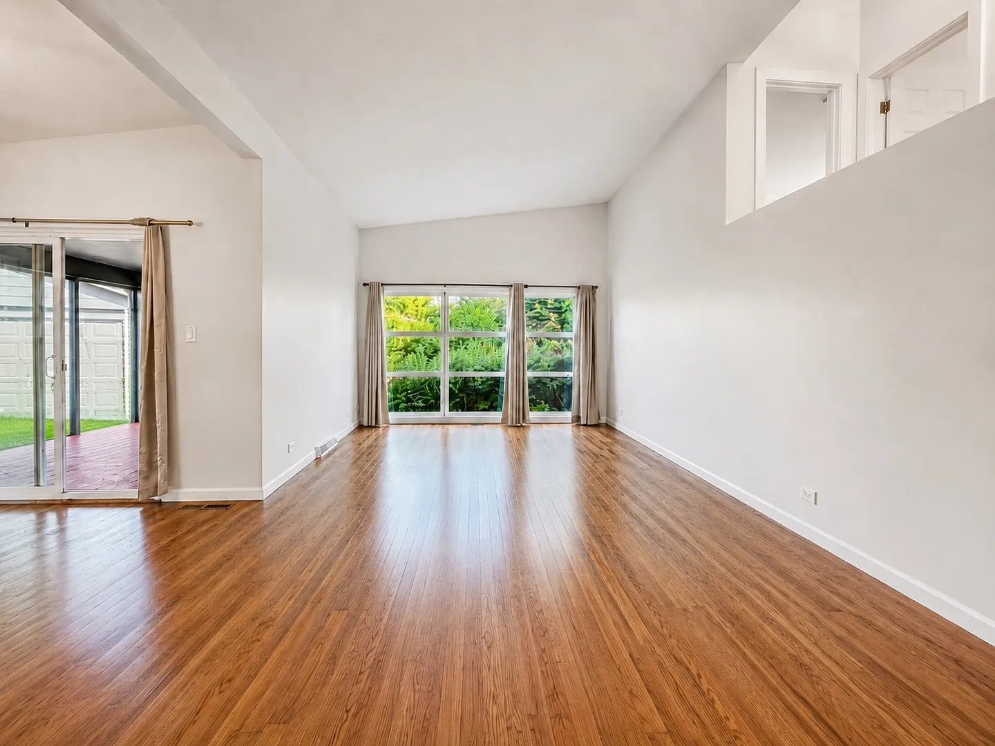 3 bed, 1.5 bath, 1333 sqft, $4,550 — Photo 4