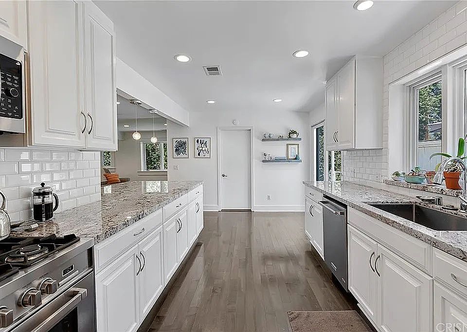1st image of 5202 Comercio Ave