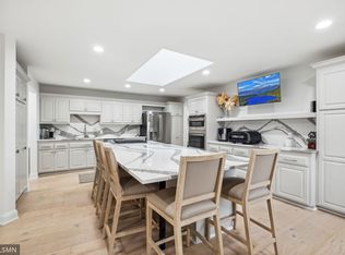 900 N Shore Dr W, Mound, MN 55364