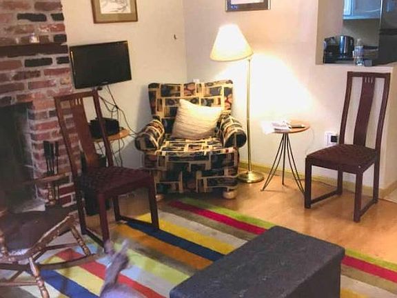 Living room with digital OTA TV (antenna on roof)