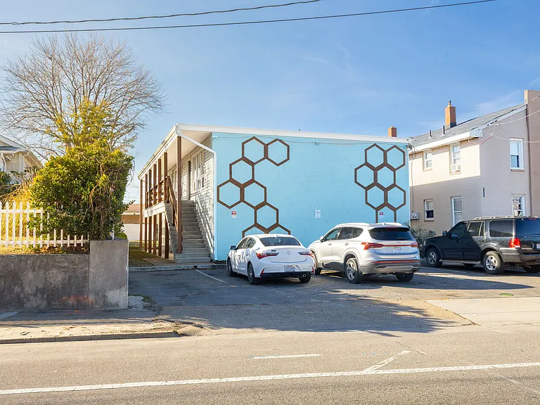 2065 E Ocean View Ave — Photo 2