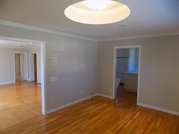 2nd image of 2111 Oakley Ave