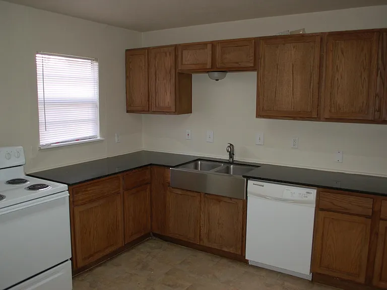 505 Pemberton Dr — Photo 5